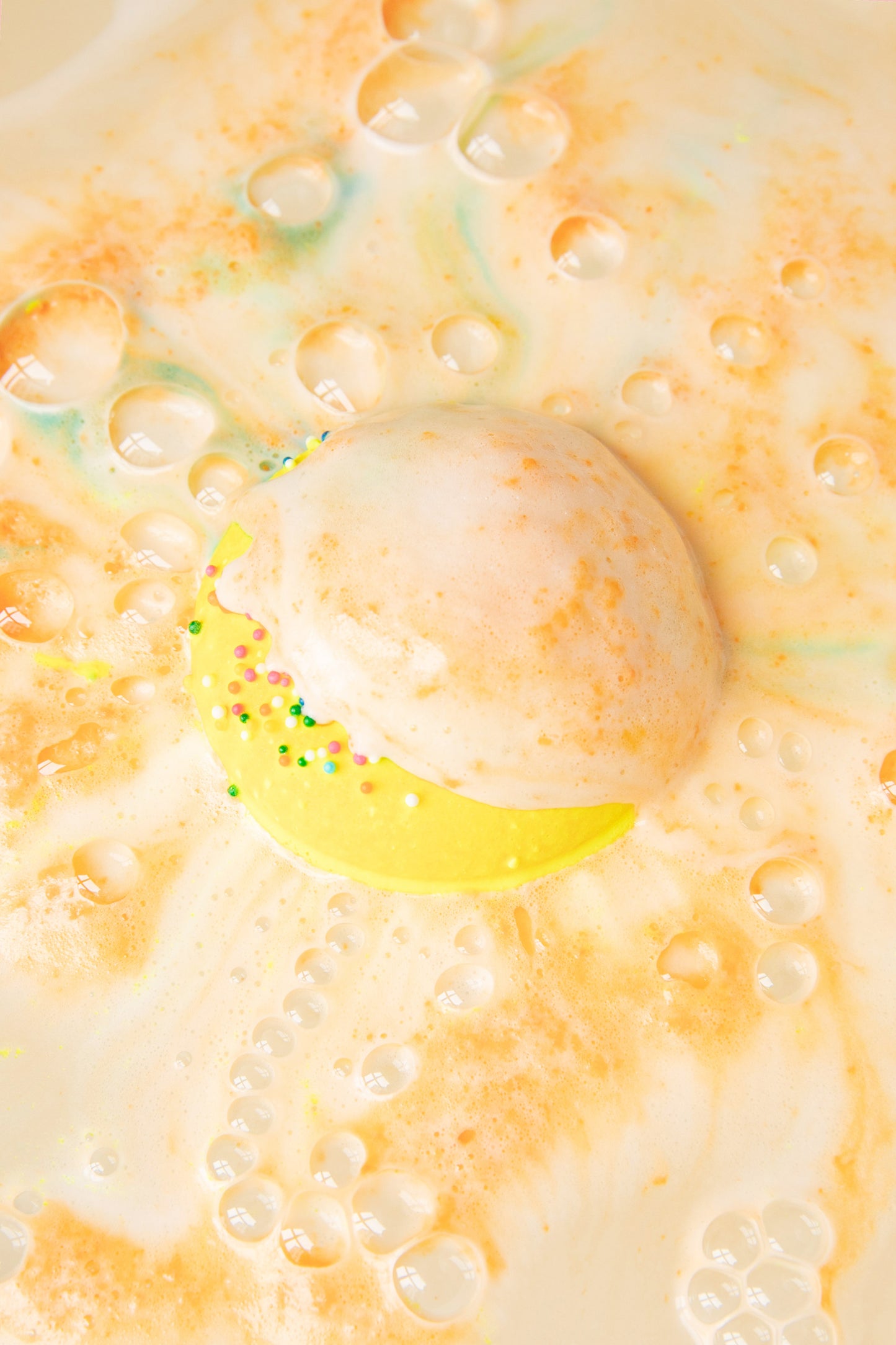 BLOOD ORANGE AND GOJI BERRY DONUT BATHBOMB